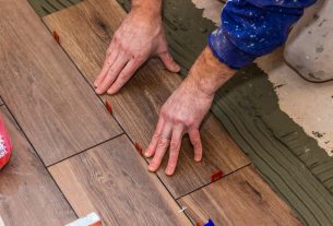 How to Lay Tile on Wooden Floors